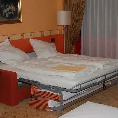 Kegel Tanz Palast Konukevi