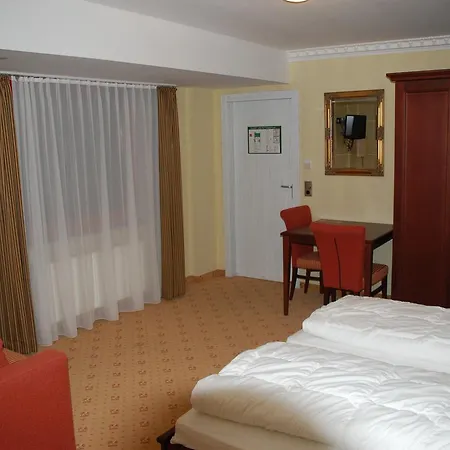 Kegel Tanz Palast بيت ضيافة